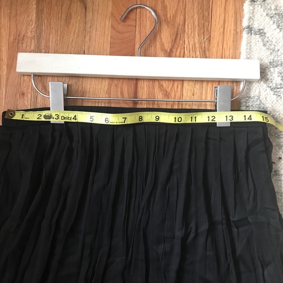 Black pleated skirt with sheer overlay M - Picture 3 of 5